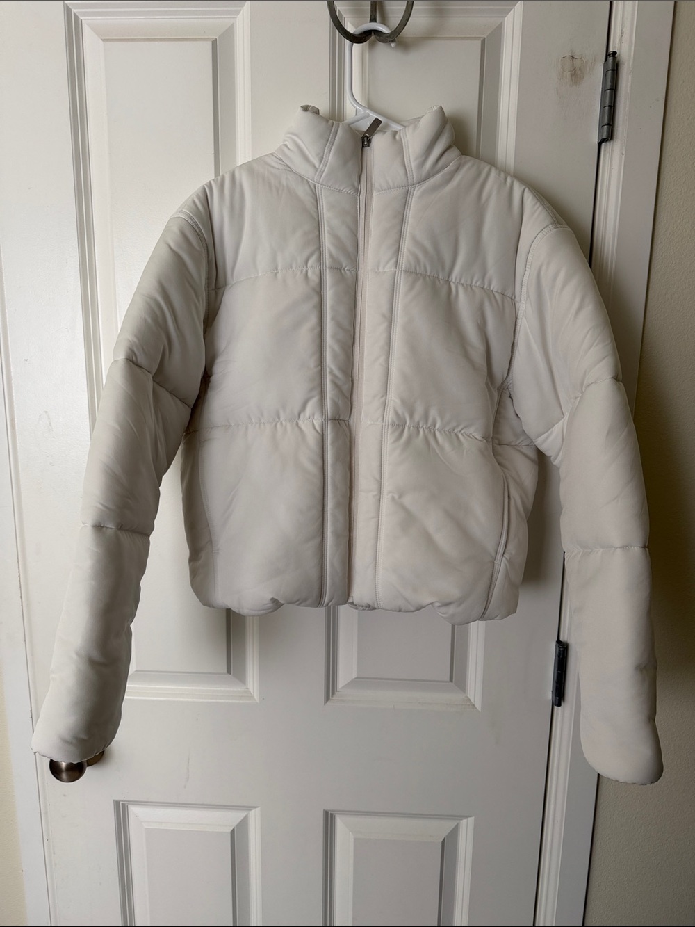 Travis Mathew White Mont Blanc Cropped Puffer Jacket